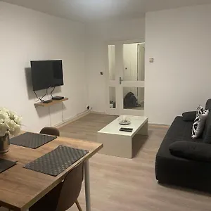 Superbe Spacieux Avec Parking Et Jardin Privé Appartement